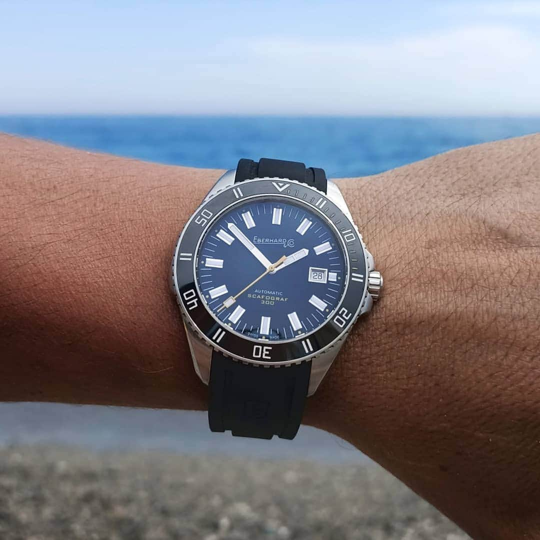 エベラールさんのインスタグラム写真 - (エベラールInstagram)「Plunge into the Eberhard world with Scafograf 300!  #deepevolution #eberhardwatches #eberhard1887 #eberhard_co #eberhard #scafograf300 #scafograf #divingwatch #watch #watchlover #summertime #summer #enjoyyoursummer」8月9日 13時24分 - eberhard_1887