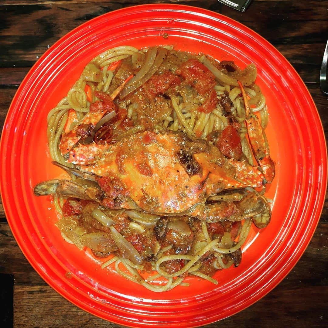 池内万作さんのインスタグラム写真 - (池内万作Instagram)「お昼。 渡り蟹のパスタ。 大満足！ あざーすm(_ _)m #イケウチ家の食卓 #みちょ食堂」8月9日 13時47分 - mandeshita