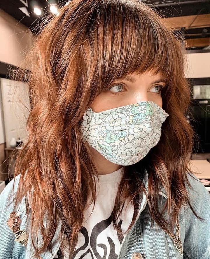 CosmoProf Beautyさんのインスタグラム写真 - (CosmoProf BeautyInstagram)「Fringe Hair with FLAIR✂⁣⁣ ⁣ #CosmoPro @kateshahanadams finished with @sebastianpro_official Dry Clean Only and Shaper ID for longevity, texture and hold.⁣⁣  ⁣Find Sebastian stylers through your salon consultant, online and at your local #cosmoprofbeauty where you are #licensedtocreate⁣ ⁣ #repost #sebastianprofessional #sebastianpro #rulesdontapply #haircuts #haircutting #crafthairdresser  #shears #bangs #bangstyle #shag #shaghaircut #fringebangs #livedinhair #layeredhaircut #modernhair」8月9日 5時00分 - cosmoprofbeauty