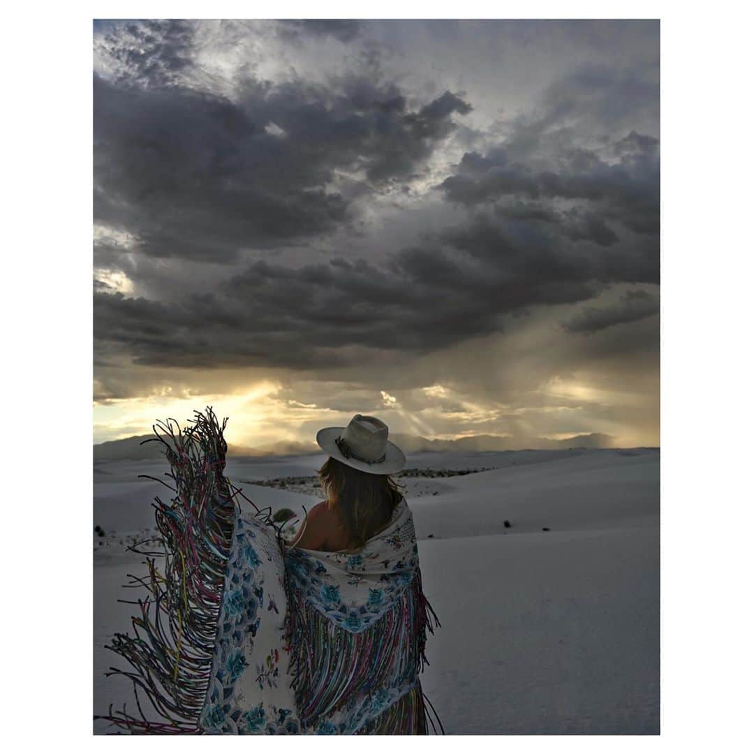 シャンテル・ヴァンサンテンのインスタグラム：「Currently looking back through 3000 photos of a 34 day 14 state 6000 mile road trip... it took a lot of planning with room for spontaneity... but with every new place I was taken back by the nature we are surrounded by! I cant wait to share the journey and memories we made! Thanks to my road trip buddy, driver, bad singing partner, photographer, trivia extraordinaire, love bug adventure man @iamvictorwebster ❤️ #RoadTrip」