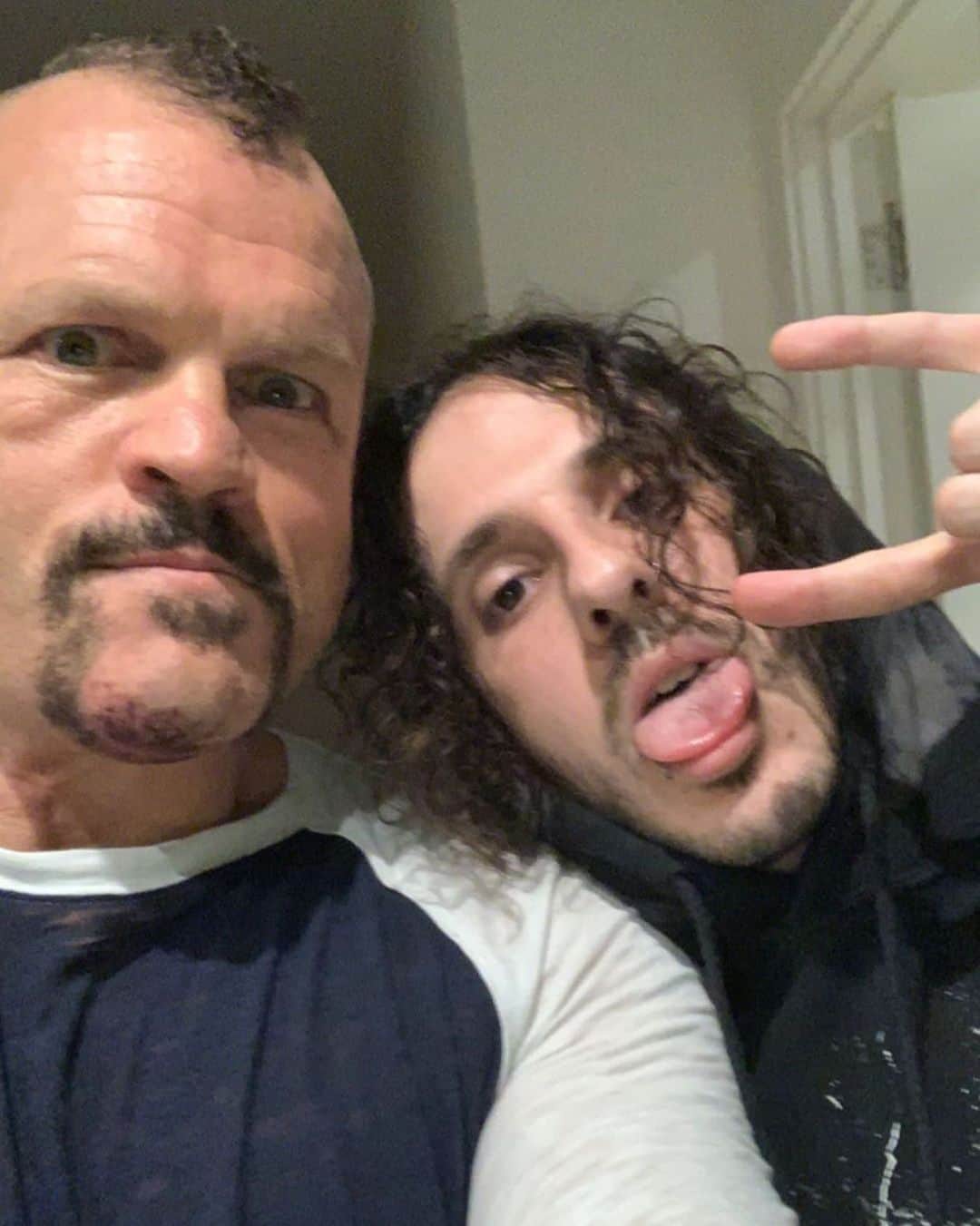 のインスタグラム：「Good catching up @chuckliddell 🔥」
