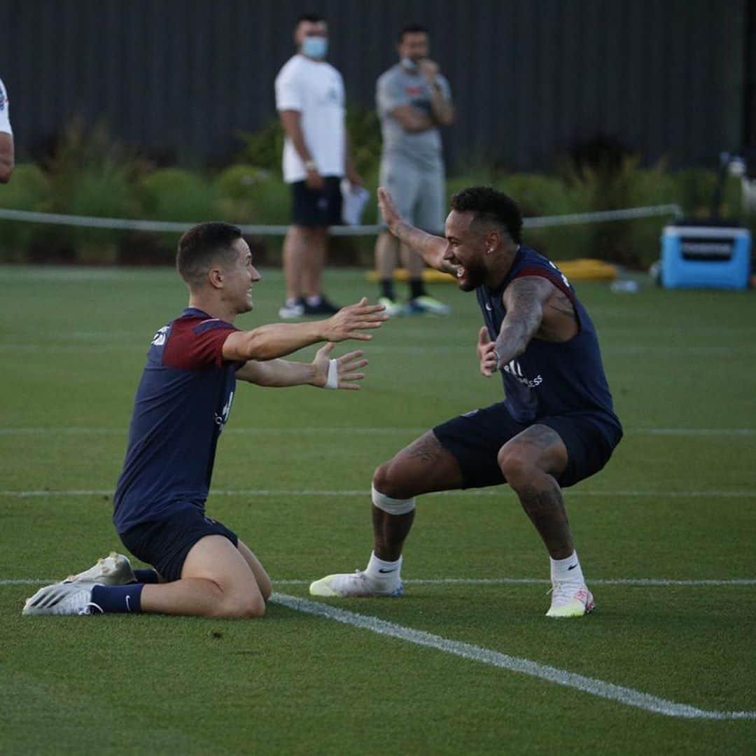 ネイマールさんのインスタグラム写真 - (ネイマールInstagram)「Quando a jogada sai perfeita na primeira tentativa 👏🏽🤣 @anderherrera」8月9日 6時20分 - neymarjr