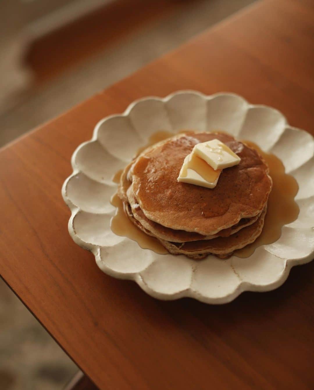 コートニー・ハルヴァーソンさんのインスタグラム写真 - (コートニー・ハルヴァーソンInstagram)「Choose your fighter : 🧇 or 🥞  . . . . . #beigeaesthetic #food #waffles #pancakes」8月9日 6時26分 - prettylittlefawn