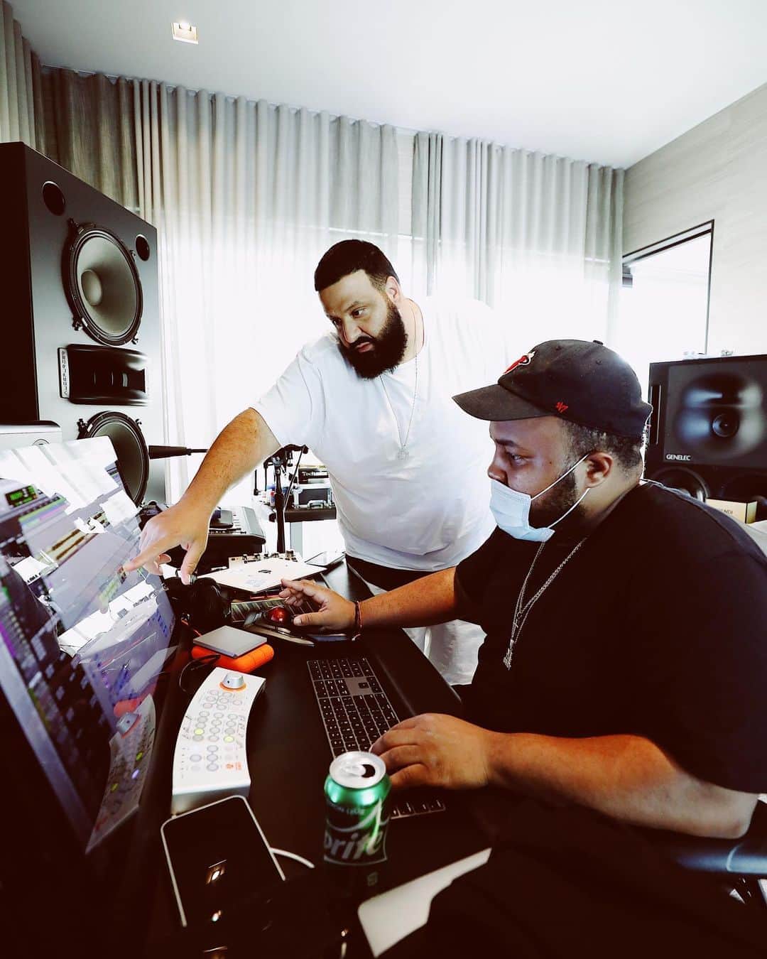 DJキャレドさんのインスタグラム写真 - (DJキャレドInstagram)「Working on something that’s INCREDIBLE.  anthem Arrangements is so important  The artist I work wit know leaving the studio is knowing the year and decade secured .  Luv always KHALED KHALED The album this year」8月9日 6時41分 - djkhaled