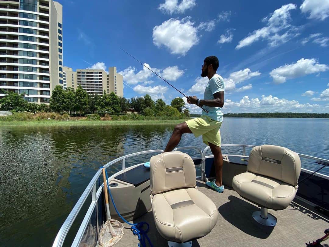 ポール・ジョージのインスタグラム：「Going back to minding my business 😜#Getthathateoutyaheart」
