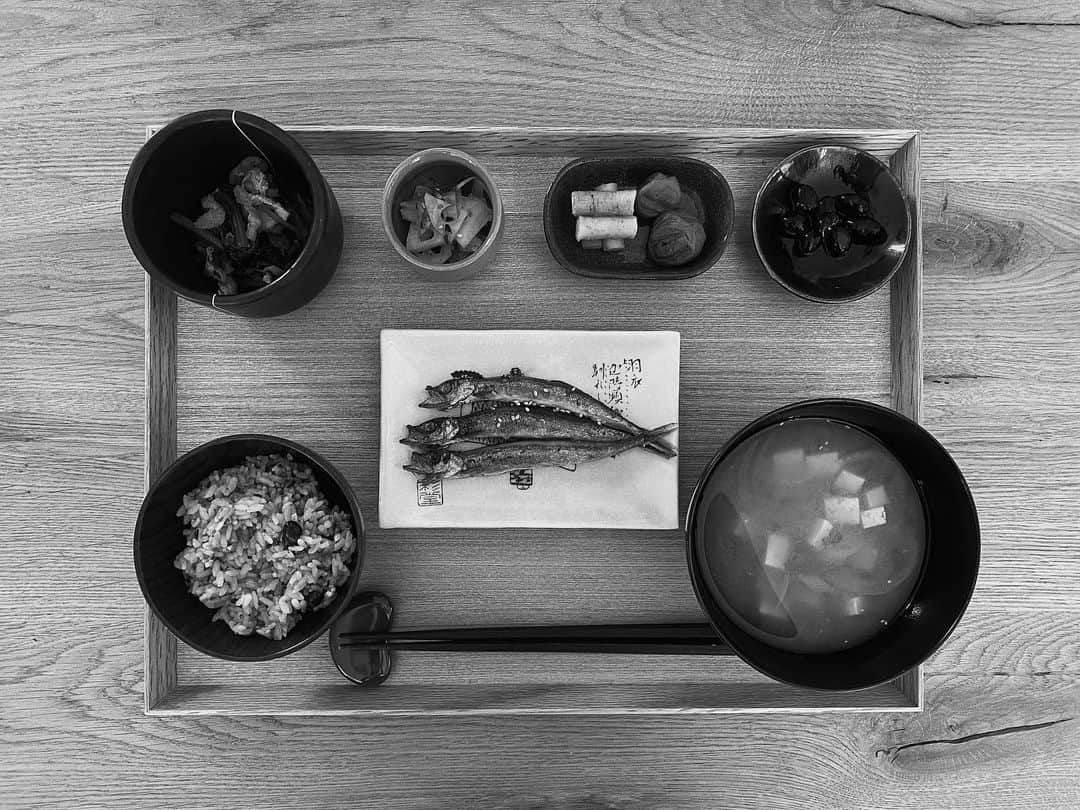 のインスタグラム：「Balanced Japanese lunch at home🍵🇯🇵 Itadakimaaasu♥️」