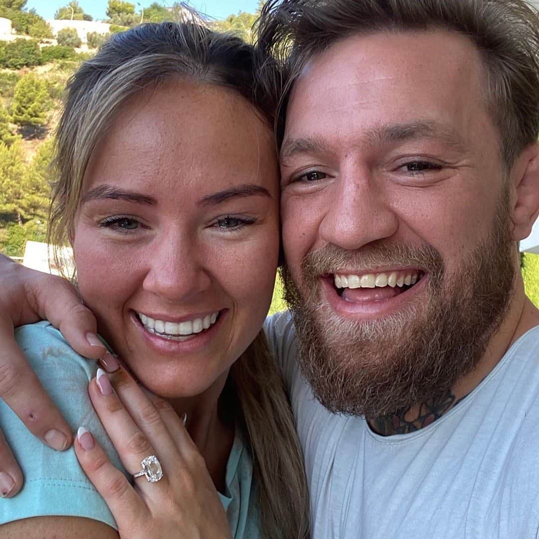 E! Onlineさんのインスタグラム写真 - (E! OnlineInstagram)「Former #MMA fighter Conor McGregor traded in the boxing ring for an engagement ring (!) and proposed to his girlfriend of 12 years, Dee Devlin. All of the details are at the link in bi💍. (📷: Instagram)」8月9日 6時46分 - enews
