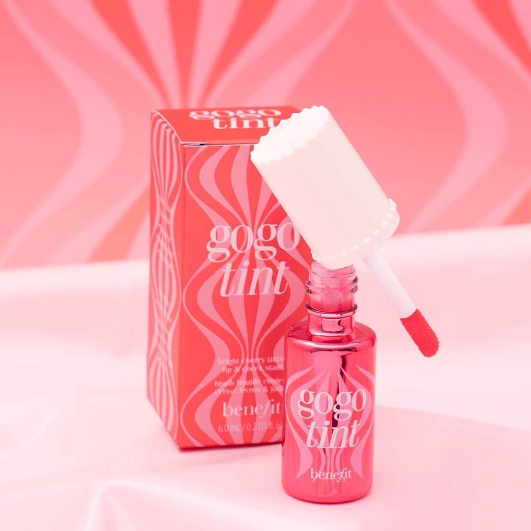 Benefit Cosmeticsさんのインスタグラム写真 - (Benefit CosmeticsInstagram)「Wake me up before you GOGO! 🎶 #gogotint is a bright cherry red tinted lip & cheek stain that will sweeten any lip look!! 🍒 #benefit」8月9日 6時52分 - benefitcosmetics