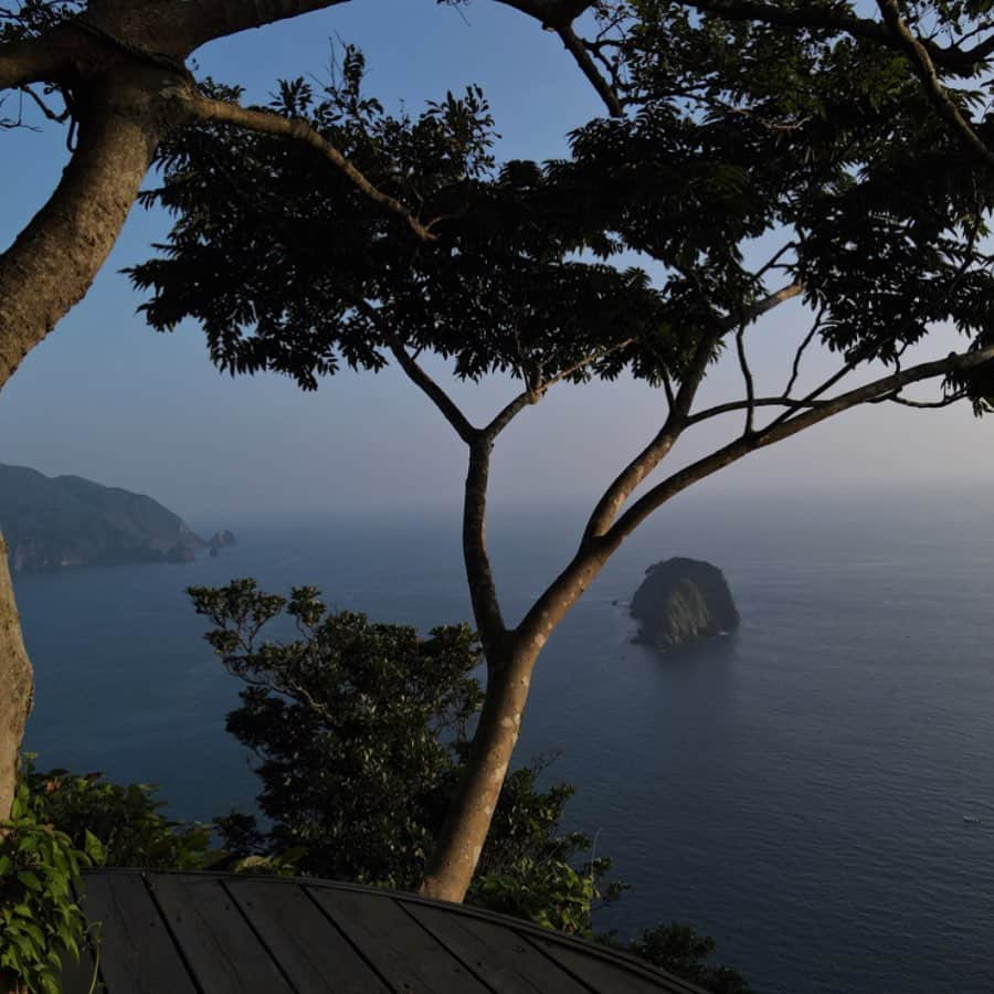 ムラカミカイエのインスタグラム：「Move away from civilization and think about the future.  ーーーーーーーーーーーーーー #thinkaboutit #hiddenplaces  #unknownjapan  #nationalpark  #japan  #japantrip  #greatview」