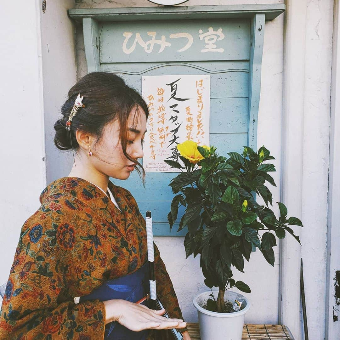 保坂玲奈さんのインスタグラム写真 - (保坂玲奈Instagram)「_____#asakusa . . ①②③ 念願のひみつ堂は平日14時頃に行って 20分ほど待ちでした。 待つ場所が日向なので日傘とお水を 準備していくのがオススメです。 味がたくさんあって悩んだら苺にしちゃう︎☺︎ . ④⑤ 東京大神宮 恋愛のおみくじがかなり当たるみたいなんだけど 大吉でいい事しか書かれてなかった😆💞 . ⑥⑦ 浅草コロッケ くろげ チーズがのびる〜 美味しくておかわりした😆 . . 浅草は人が少なくてちょっと寂しかった🥺 . . . #ひみつ堂#東京大神宮#浅草コロッケ#浅草#浅草観光#東京観光#かき氷#浅草かき氷#東京かき氷#恋愛おみくじ#東京散歩#谷中銀座#くろげ#かき氷#かき氷巡り#かきごおらー#かきごおりすと」8月9日 7時04分 - __renao_0707