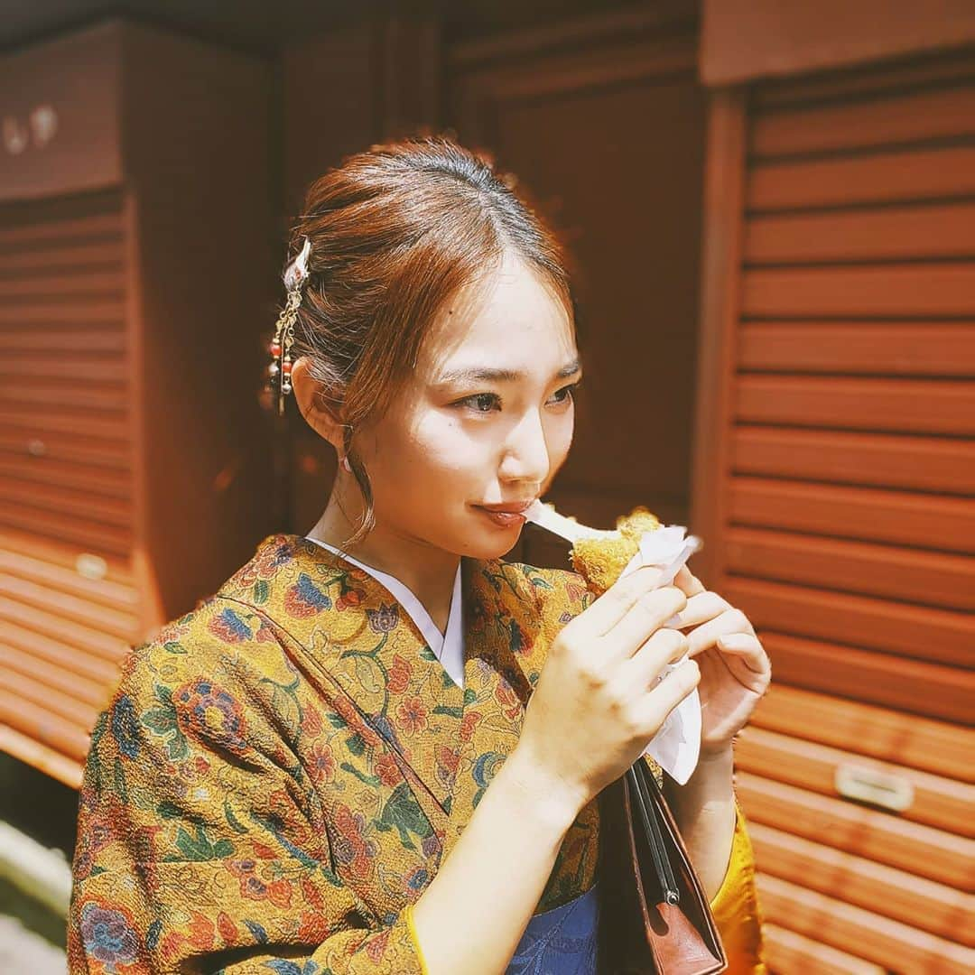 保坂玲奈さんのインスタグラム写真 - (保坂玲奈Instagram)「_____#asakusa . . ①②③ 念願のひみつ堂は平日14時頃に行って 20分ほど待ちでした。 待つ場所が日向なので日傘とお水を 準備していくのがオススメです。 味がたくさんあって悩んだら苺にしちゃう︎☺︎ . ④⑤ 東京大神宮 恋愛のおみくじがかなり当たるみたいなんだけど 大吉でいい事しか書かれてなかった😆💞 . ⑥⑦ 浅草コロッケ くろげ チーズがのびる〜 美味しくておかわりした😆 . . 浅草は人が少なくてちょっと寂しかった🥺 . . . #ひみつ堂#東京大神宮#浅草コロッケ#浅草#浅草観光#東京観光#かき氷#浅草かき氷#東京かき氷#恋愛おみくじ#東京散歩#谷中銀座#くろげ#かき氷#かき氷巡り#かきごおらー#かきごおりすと」8月9日 7時04分 - __renao_0707