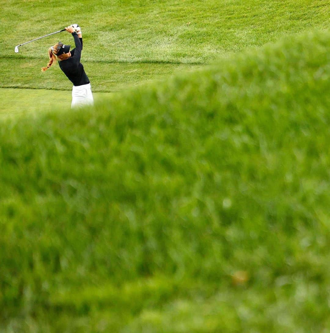 アリソン・リーのインスタグラム：「Almost forgot what it’s like to walk for 18 holes」