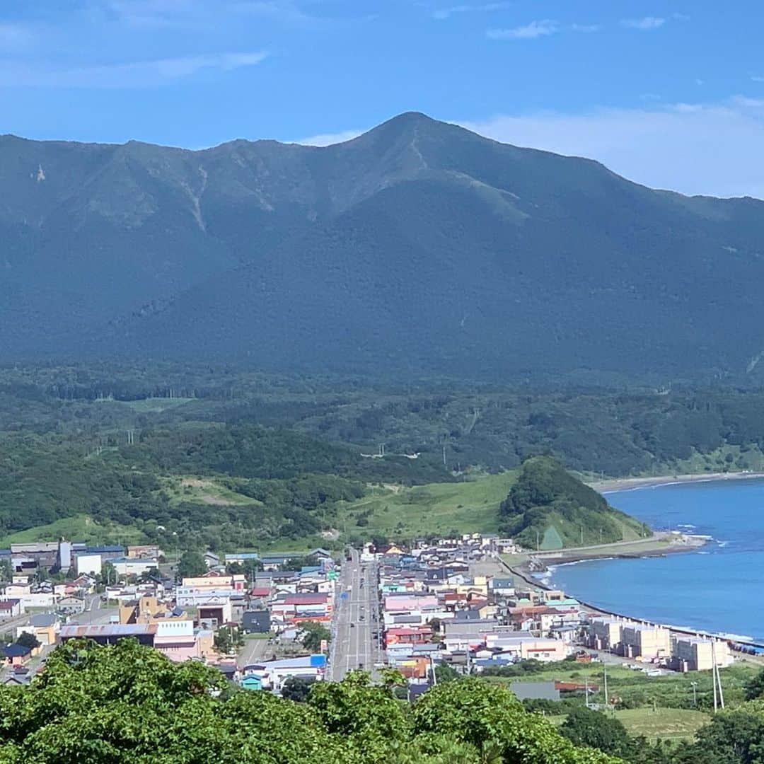 北海道様似町東京事務所さんのインスタグラム写真 - (北海道様似町東京事務所Instagram)「様似町からです  From Samani  #アポイ岳#日高山脈#日高山脈襟裳国定公園 #様似川#田舎の風景 #田舎#田舎暮らし#適疎#適当に疎のある暮らし 自然#自然が好きな人と繋がりたい  #登山#mountain #山 #ジオパーク #写真#写真好きな人と繋がりたい  #登山好きな人と繋がりたい #アポイ岳ジオパーク #geopark #samani #hokkaido #japan  #北海道#様似町」8月9日 7時55分 - samanitokyo