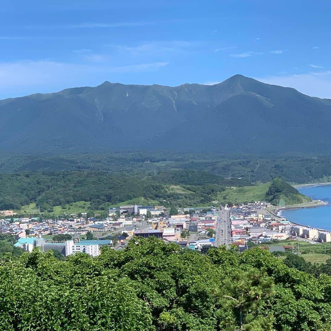 北海道様似町東京事務所さんのインスタグラム写真 - (北海道様似町東京事務所Instagram)「様似町からです  From Samani  #アポイ岳#日高山脈#日高山脈襟裳国定公園 #様似川#田舎の風景 #田舎#田舎暮らし#適疎#適当に疎のある暮らし 自然#自然が好きな人と繋がりたい  #登山#mountain #山 #ジオパーク #写真#写真好きな人と繋がりたい  #登山好きな人と繋がりたい #アポイ岳ジオパーク #geopark #samani #hokkaido #japan  #北海道#様似町」8月9日 7時55分 - samanitokyo