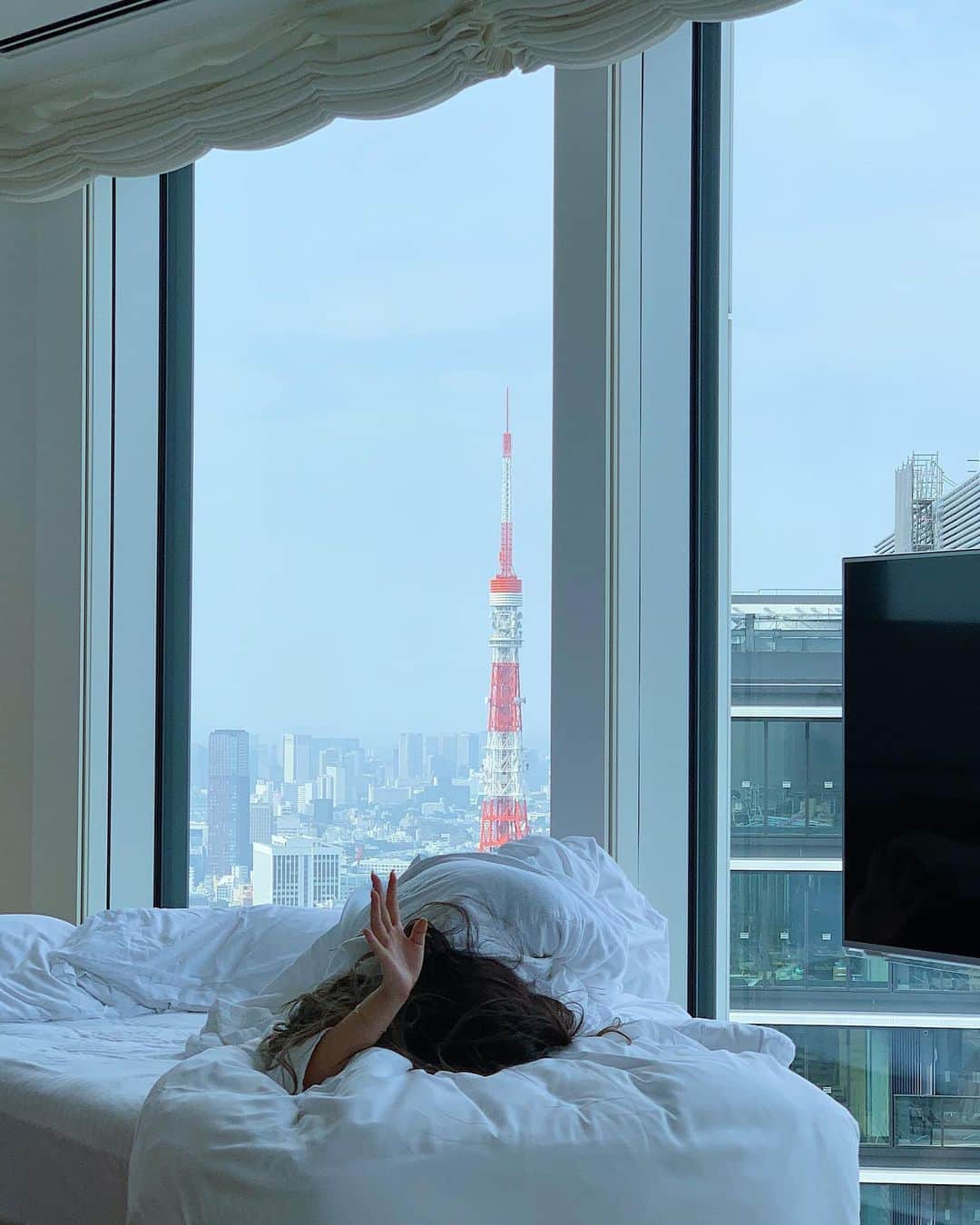 齊藤澪菜さんのインスタグラム写真 - (齊藤澪菜Instagram)「東京タワーの隣で起きる朝の写真は、もっとそれっぽい写真を撮る予定だった笑 ㅤ #andaztokyo #アンダーズ東京」8月9日 8時19分 - rena62s