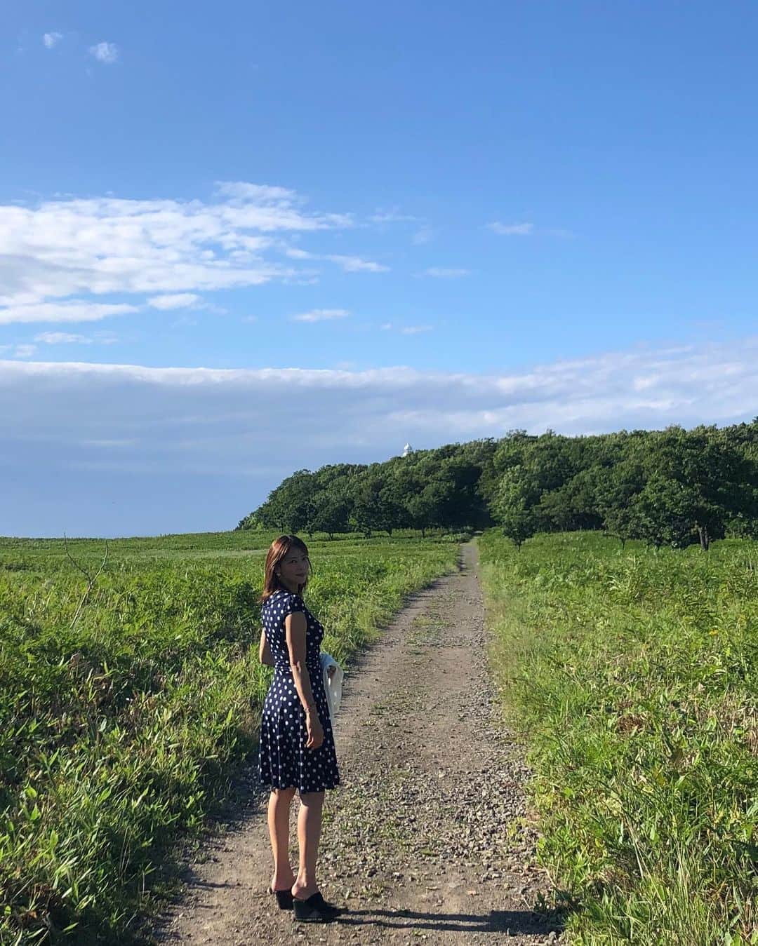 箕輪玖美さんのインスタグラム写真 - (箕輪玖美Instagram)「北海道、道東巡り🚙  ひたすら車を走らせ、大自然の風景を満喫✨  まだまだ行きたい所見たい所が沢山あるけど、北海道は広過ぎて時間が足りない…😭  #北海道旅行  #道東 #旅行好きな人と繋がりたい  #タビジョ #自然が好き  #癒し #美しい景色  #instapic  #instatravel  #hokkaido  #japan  #箕輪玖美」8月9日 8時27分 - kumi.111
