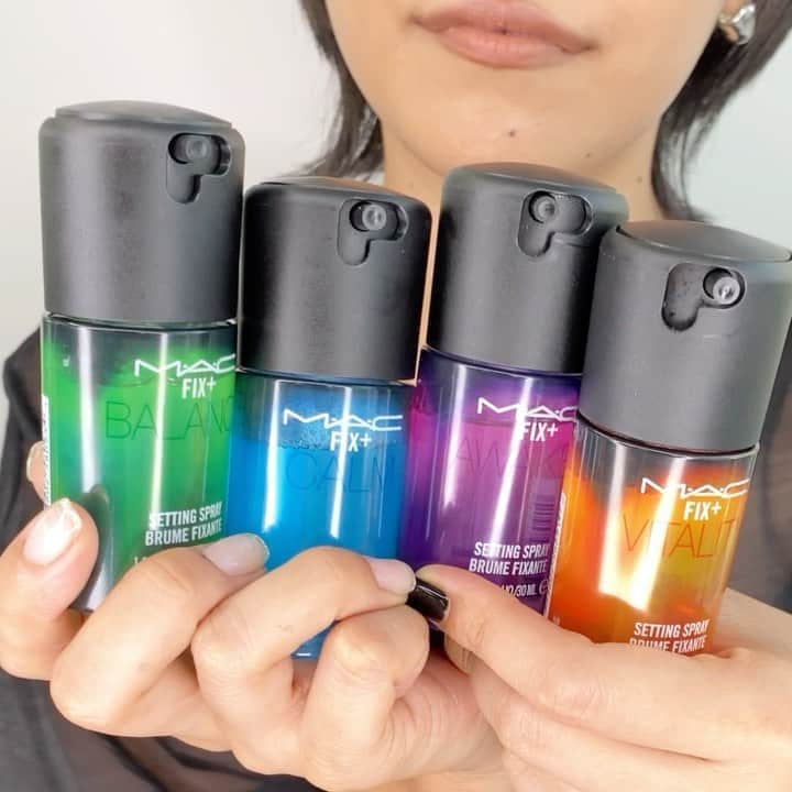M∙A∙C Cosmetics Japanのインスタグラム：「【オンラインショップ先行発売】 M･A･Cで人気のミストタイプの化粧水“フィックス＋”から、7種の香りがミニサイズで限定登場。 ㅤ 7種の香りをチェック👇 ㅤ 🍓レッド：ストロベリーやピーチの魅惑的な香り 🍊オレンジ：アプリコットやタンジェリンのエネルギッシュな香り 🍋イエロー：遊び心と新鮮さを感じさせるレモンやオレンジの香り 🌱グリーン：ペパーミントやベルガモットの心落ち着くような穏やかな香り 🔹ブルー：ブルーベリーとジャスミンのすっきりとしたメロウな香り 🌸パープル：茶葉や花の活気あふれる香り 🌹ピンク：ベリーとローズの愛らしい香り ㅤ 様々な香りが揃い、1つでも重ね付けでも。自分の好みの香りでいつでもリフレッシュして✨ *全国発売8月14日(金) ㅤ 【公式オンラインショップ限定特典】 🆕 M·A·C 公式オンラインショップにて、新発売のFIX+ VIBESコレクション製品、または対象コレクション製品を含む7,700円(税込)以上のご購入でポーチプレゼント。 ㅤ 対象コレクション : M·A·C TEYANA TAYLOR / KAKAO FRIENDS X M·A·C / M·A·C MAKER / SELENA LA REINA / FIX+ VIBES キャンペーン期間：2020年8月7日(金) 10:00※1 〜 なくなり次第終了 ポーチサイズ：約W135×H175×D40mm ㅤ ※1 アクセス集中などによりキャンペーン開始が遅れる場合がございます。予めご了承ください。 ・お1人様1会計につき1回までとさせて頂きます。 ・お買い物の際は、ショッピングカートにプレゼント製品が表示されているかをご確認ください。 ショッピングカートに表示されない場合は、在庫切れとなります。 ・画像はイメージです。実際のデザインと異なる場合がございます。 ※M·A·C 公式オンラインショップ限定のキャンペーンです。 ㅤ ☑︎お好きなM･A･Cアイシャドウもしくはアイベースを含む税込5,500円以上ご購入で、マスカラのサンプル(1g)をプレゼント！ ※なくなり次第終了 ☑︎初回ご購入のお客様へ10% OFFクーポンをプレゼント （クーポンコードwelcome） ㅤ #MACFixPlusVibes #MACフィックスプラスバイブス#MACCosmeticsJapan #MACCosmetics #MAC #MACコスメ #マックコスメ #コスメ#コスメ紹介#コスメ好き #夏メイク#化粧水#ミスト#ミスト化粧水#潤い#保湿#保湿ケア#スキンケア#セルフケア#しっとり #スキンケアマニア#スキンケア用品#スキンケア大好き#スキンケア紹介#保湿化粧水#透明感#潤い肌」