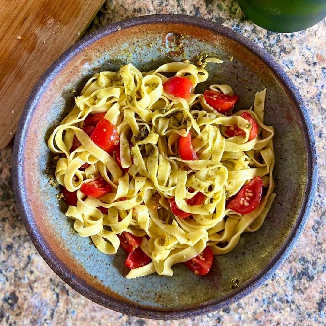 Food & Wineさんのインスタグラム写真 - (Food & WineInstagram)「Restaurant Editor @mariayagz has been making fresh pasta on repeat this summer! Tap the link in our bio to follow her lead.」8月9日 9時00分 - foodandwine