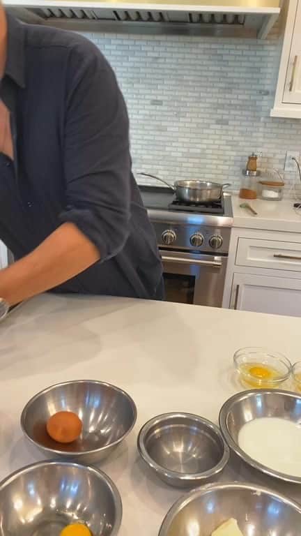 ジェリー・ライアンのインスタグラム：「Making a delicious French treat for our friends @jonathandelarco & @itskylefritz」