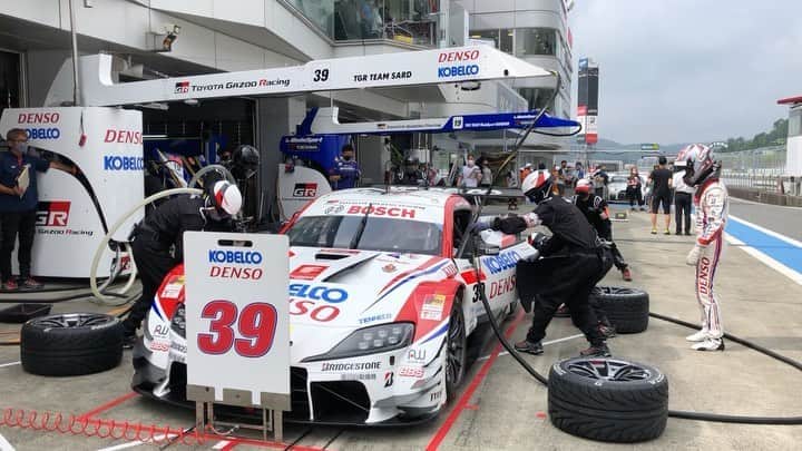 のインスタグラム：「Pit Stop Simulation  #supergt #tgrteamsard #grsupra @yuone_n @senasakaguchi  @heikkikovalainen」