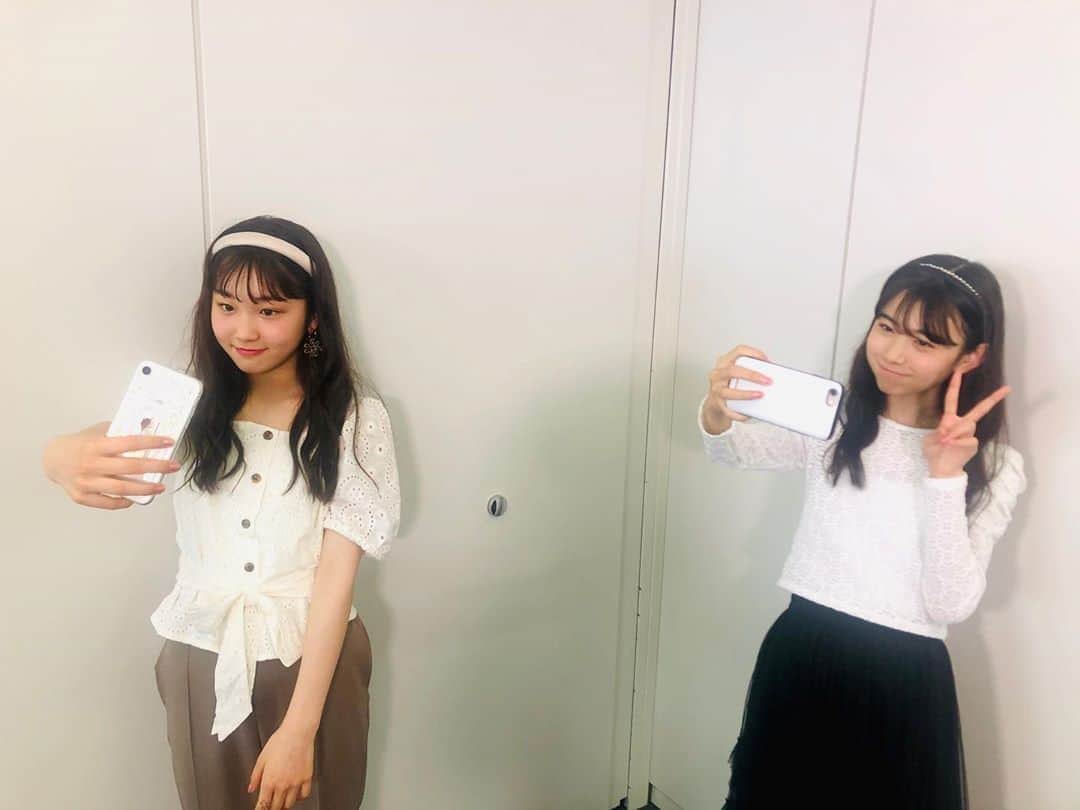 ニコ☆プチのインスタグラム：「🤳✨ お互い自撮り🐣 からのちらっ。 . . #井口虹姫  #近藤藍月」