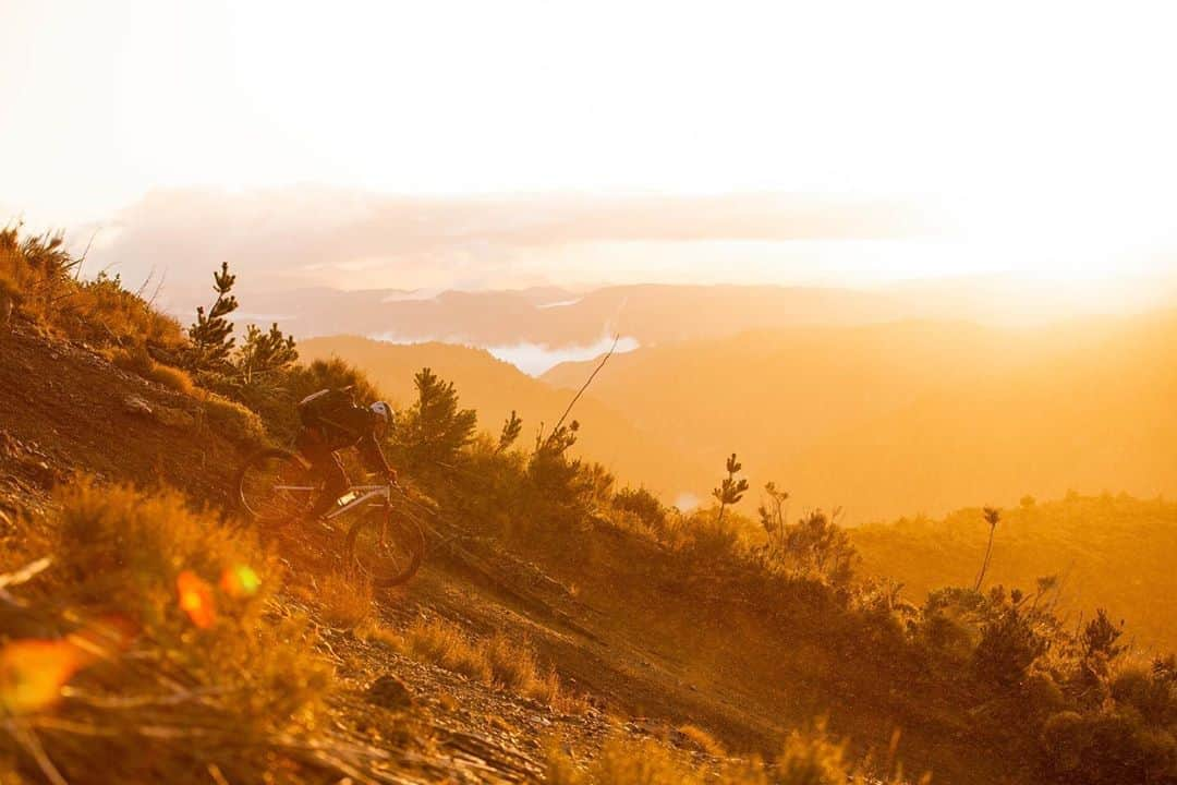 マイケル・ドーソンさんのインスタグラム写真 - (マイケル・ドーソンInstagram)「@jeffcarter21 laying it out on sunrise 🌄 Getting it done ✌🏼」8月9日 9時59分 - mrmikedawson