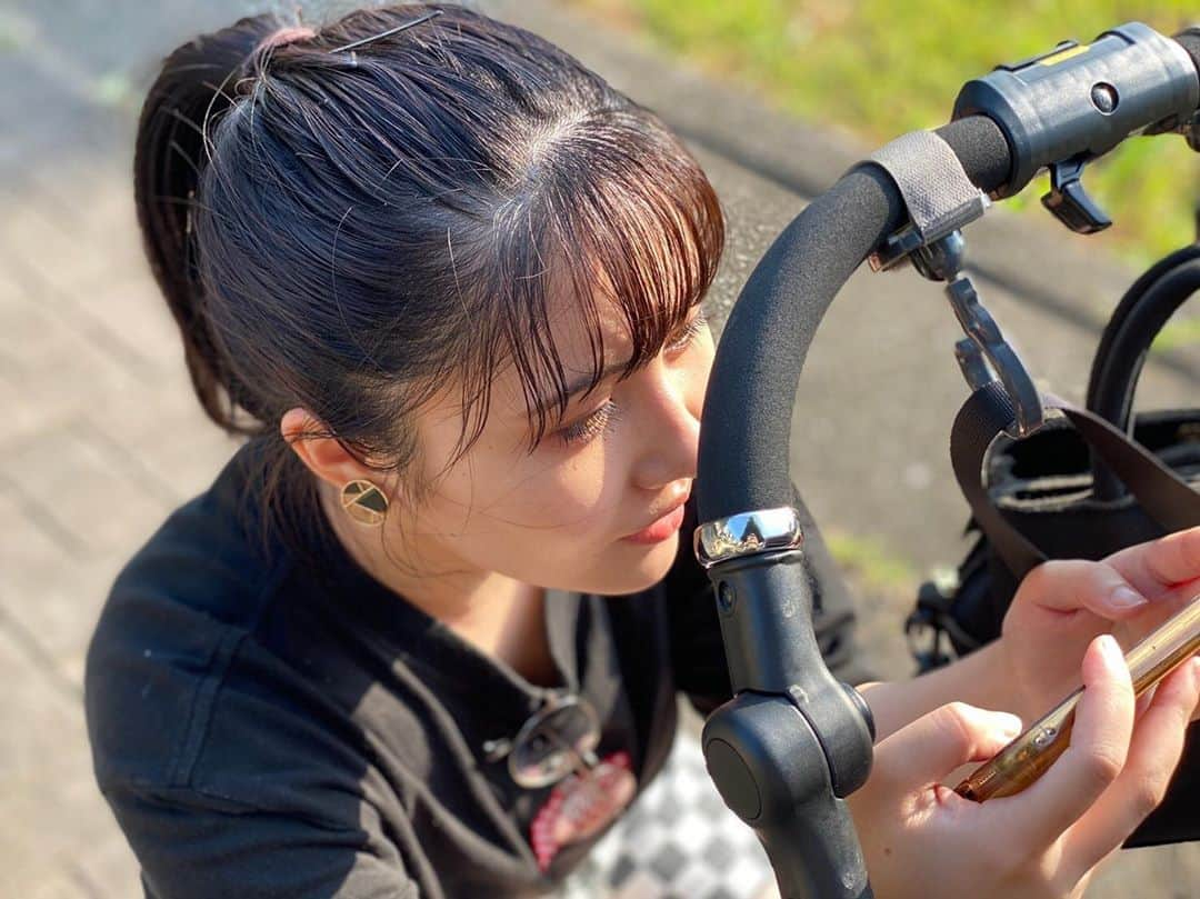 川添りなさんのインスタグラム写真 - (川添りなInstagram)「︎︎︎︎☑︎8月9日(日)晴れのち曇り☀︎☁︎︎35℃____✍︎ おはようございます！！ 今日も朝から東京は蒸し暑いですね💦  写真は、だいすきな心友ちゃんの子供と公園に行った時撮られた写真🤫子供に夢中でパシャパシャ写真撮りすぎて、心友ちゃんに『専属カメラマンみたいだよw』って言われました笑🤣 だってぇーーー！可愛すぎるんだもんー！！ 手を止めるのはわたしにはむりだったよ。。笑🥺🥺💓  癒されたーーーーーー。  #写真 #べいびたん #凄いよね #同い年でもう２児の母 #尊敬してます  #ほんとすごいよあなた #ありがとう #かわいい #癒しの時間  #子供 #instanttattoo  #instalike  #instagram  #instapic  #instalove  #kids #cute #ポニーテール」8月9日 10時04分 - zorina_522