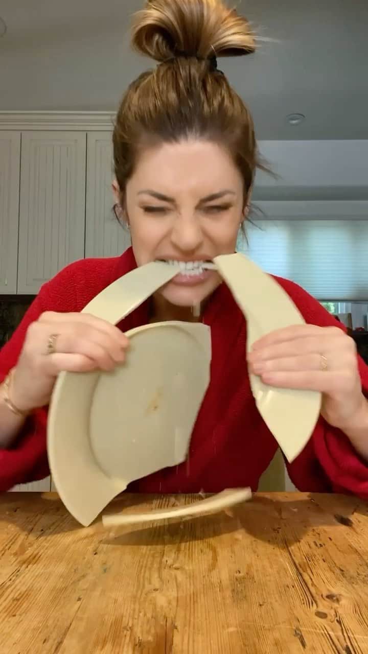 Hannah Stockingのインスタグラム：「When you finish ur plate of food & ur still hungry 🥺🤪」
