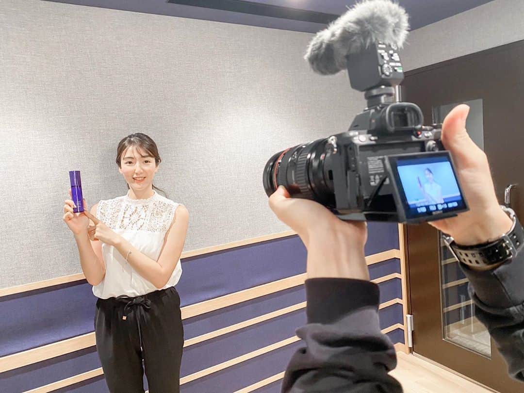 淡輪優希のインスタグラム：「TOKYO FM@tokyofm_official の 毎週日曜日11:00〜11:30のHealing Blue 今回私はTwitterのクイズ動画で #KOSE の #ONEbyKOSE #セラムヴェール をご紹介📹 . 私このシリーズ、実はプライベートでも使うほど大好きなので自信を持ってお勧めできます☺️✨  導入美容液ということで、洗顔後化粧水の前に使ってるよー！！ . TFMの本編も#大久保佳代子 さんが皆さんのお悩みにこたえてくださってますので、ぜひ聞いてみてくださいね📻💙 そして今回は#つるの剛士 さんが出題しているクイズに答えてこのセラムヴェールゲットしてくださいねー！！✨」