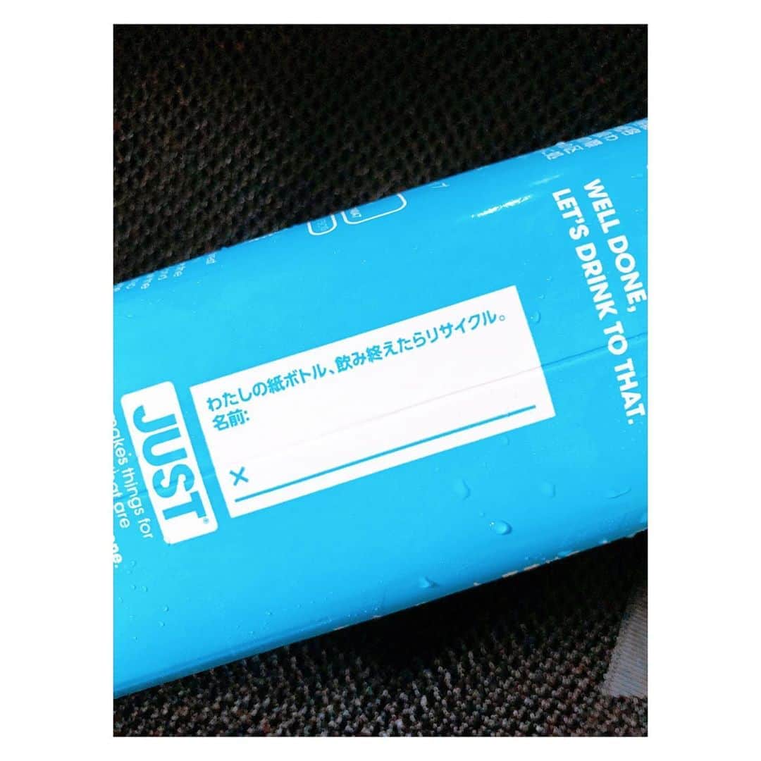 理絵さんのインスタグラム写真 - (理絵Instagram)「ジャストウォーター💙買ってみました  #justwater #ジャストウォーター #ミネラルうォーター #水 #tokyo #japan #紙ボトル #紙容器 #紙容器入りミネラルウォーター」8月9日 10時45分 - ____rie____