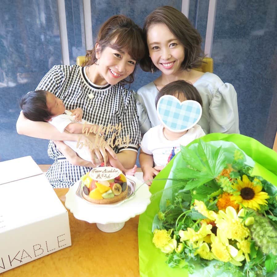 Mai Wakimizuのインスタグラム：「昨日はいつものメンバーが息子に会いに来てくれました♡写真の方が大きく見えるみたいで、実際の新生児の小ささに皆大興奮してくれてた♡笑 先月お誕生日を迎えたakironのお祝いは、テンヤワンヤの中だったけどとりあえずサプライズ大成功でホッ＼(^o^)／子どもが出来てもしっかり大人が主役です♡笑 #happybirthday」