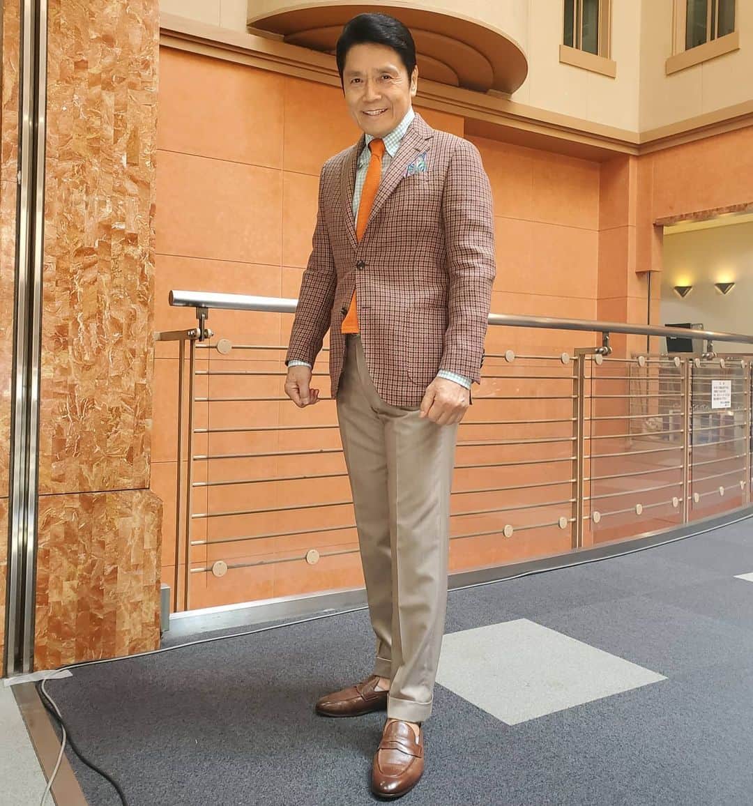 峰竜太のインスタグラム：「#アッコにおまかせ❗ #jacket #lardini #shit#liverano_liverano #pants #Rota #tie#ascot #shoes$brunellococlnelli」