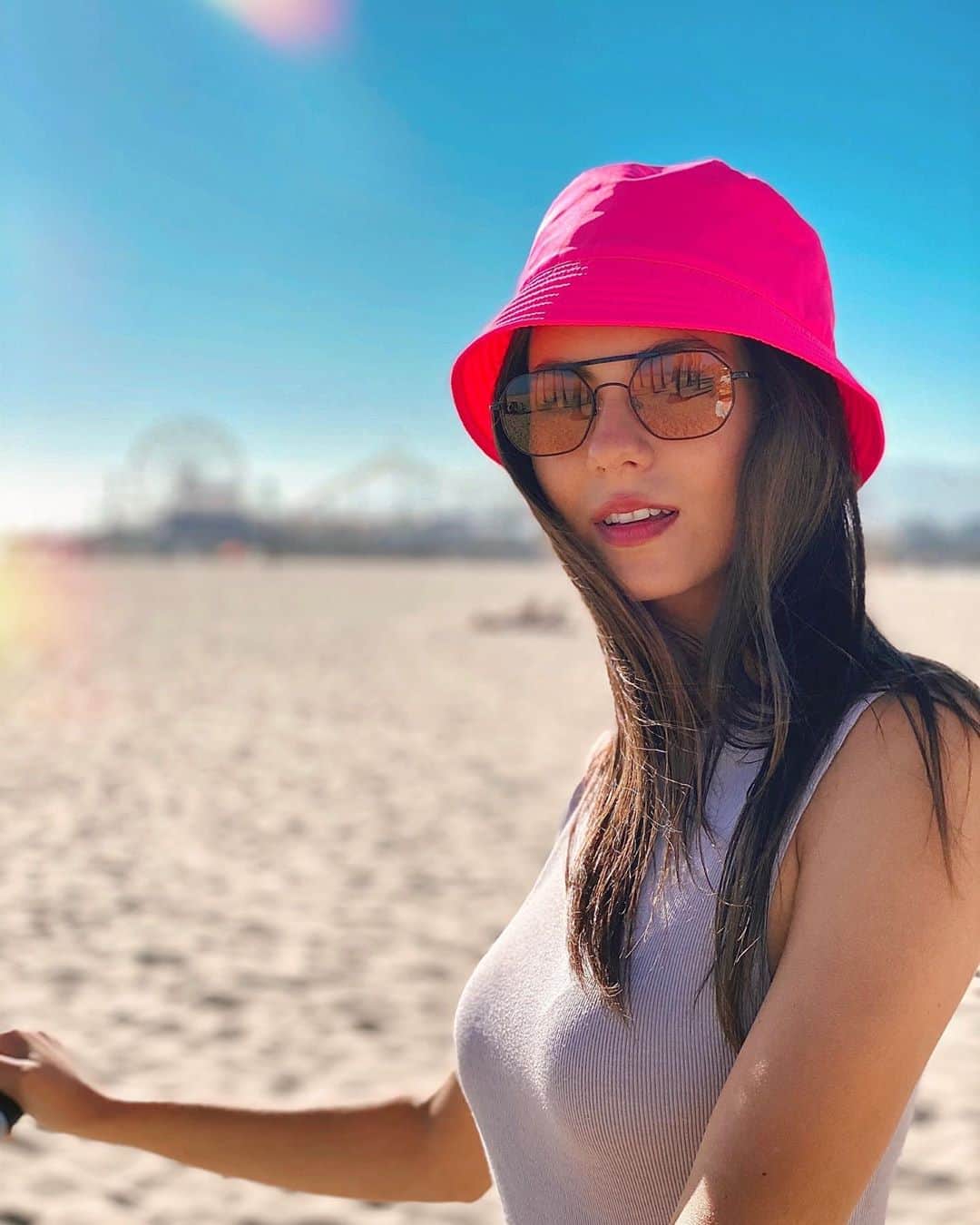 のインスタグラム：「Bike rides & bucket hats 🌞」
