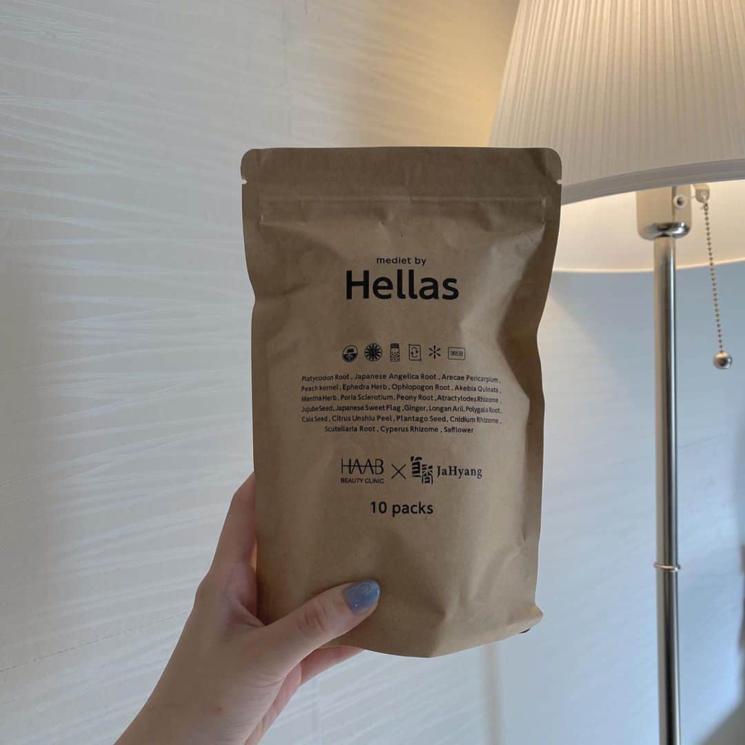 のインスタグラム：「. . . おはよう。 . . Hellasも追加で絶賛ダイエット中です。 @haab_official この漢方を飲んでるからかめちゃくちゃ痩せてきてます、嬉しい。無理せず痩せれてる。」