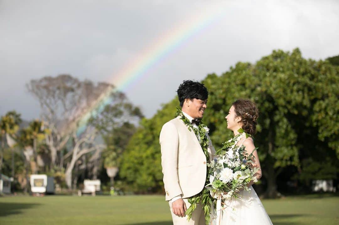 RealWeddingsのインスタグラム：「. Planning:@realweddings_hawaii﻿ Photo:@visionarijapan﻿  @jasondengphoto﻿ Hair&MakeUp:@bilino_hairmake @bilino_naoko  .  #hawaii#wedding#instawedding#resortwedding#hawaiiwedding#hawaiiweddingplanner#realweddings_hawaii﻿ #ハワイ挙式#ハワイウェディング#ハワイ婚#リゾ婚#リゾ婚ハワイ#海外ウェディング#ハワイ結婚式#プレ花嫁#フォトウェディング#海外挙式#花嫁準備#日本中のプレ花嫁さんと繋がりたい#全国のプレ花嫁さんと繋がりたい#リゾートウェディング#2020年冬婚#2021春婚#結婚式準備 ﻿」