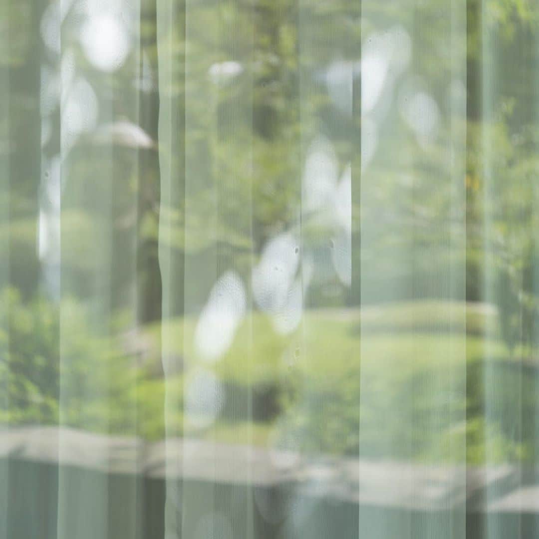 東京都庭園美術館さんのインスタグラム写真 - (東京都庭園美術館Instagram)「【開催中｜東京モダン生活展】 暑い日が続きますね。8月の休館日は、12日（水）と26日（水）です。当館は月曜日も開館しております。 夏休み期間、緑に囲まれた邸宅美術館で特別な1日を過ごしてみませんか？  #東京都庭園美術館 #東京モダン生活展 #東京 #旧朝香宮邸 #建物公開 #建築 #東京都コレクション #tokyometropolitanteienartmuseum #teienartmuseum #TokyoModernLife #Architecture #tokyo #TokyoTokyoFESTIVAL」8月9日 12時07分 - teienartmuseum