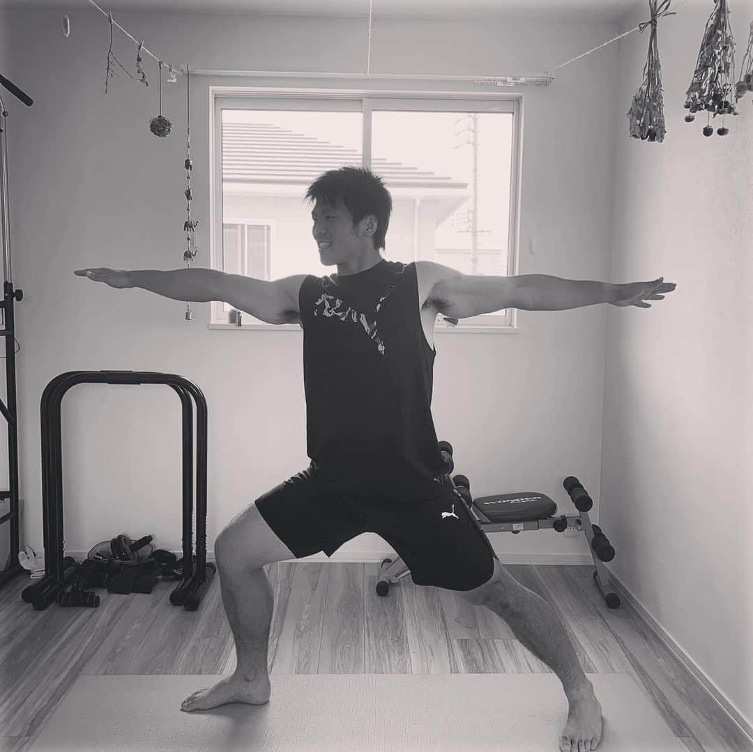 坂井克行さんのインスタグラム写真 - (坂井克行Instagram)「YOGA🧘‍♂️ #yoga#ヨガ#puma#プーマ#recovery」8月9日 12時08分 - katsuyuki0907