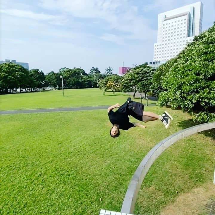 ZENのインスタグラム：「Really enjoying summer in Japan﻿ 🇯🇵 ﻿ 🎥: @kaito_pktk ﻿ @teru.simbullhsk  ﻿ #teamfarang @teamfarang ﻿ #onitsukatiger @onitsukatigerjp ﻿ #JeepRealGames @jeeprealgames ﻿ #ThePowerofReal @jeep_japan_official ﻿ #monsterpk @monsterpk_tokyo﻿ #LDHsports @ldh_japan_official﻿ ﻿ #Japan #Chiba  #パルクール #パルクールZEN」