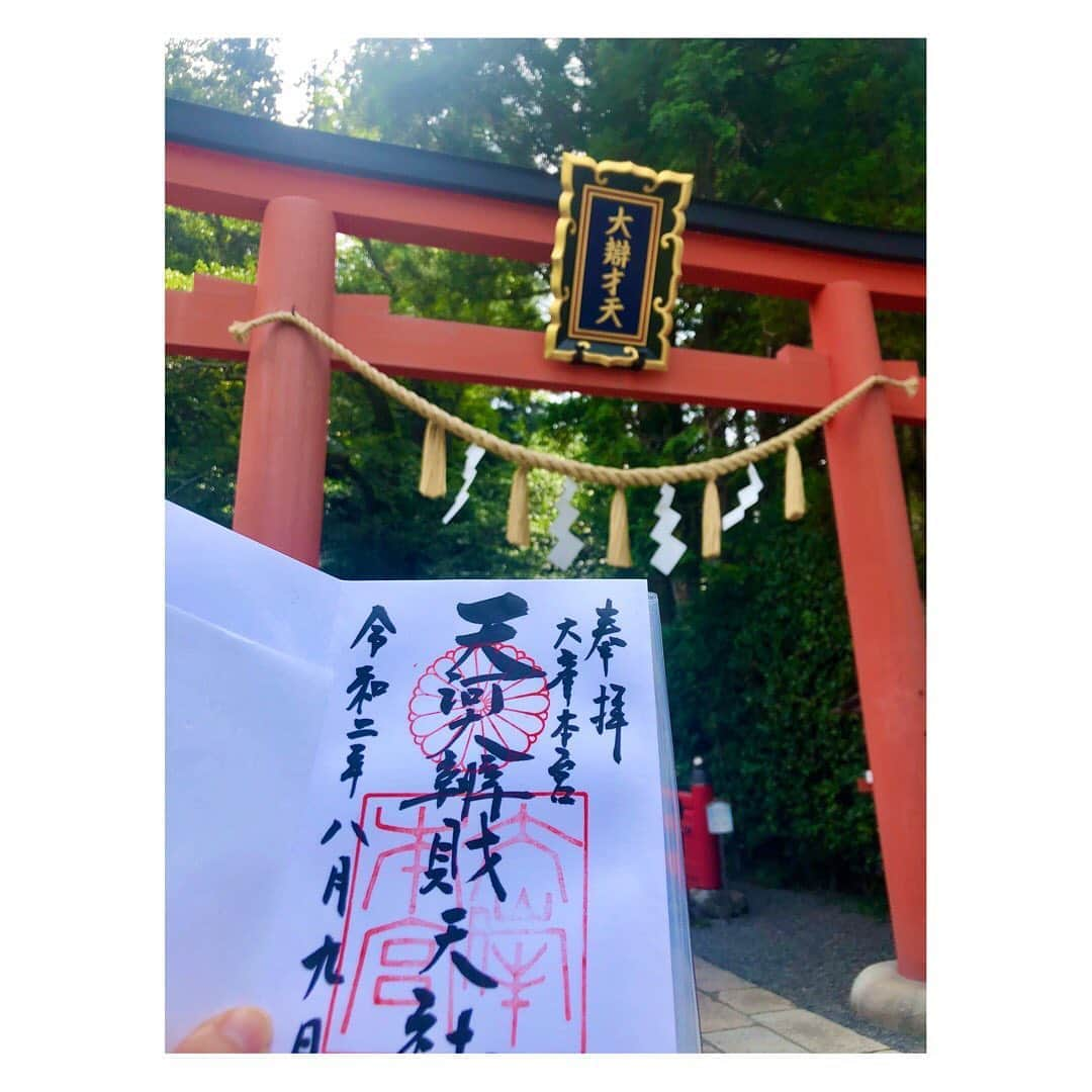 永倉由季さんのインスタグラム写真 - (永倉由季Instagram)「.﻿ .﻿ 早朝から﻿ 日本三大弁財天のひとつ﻿ 芸能の神様である﻿ ・天河神社(天河大辨財天社)﻿ ・御霊神社﻿ ・高天彦神社﻿ ・葛城坐一言主神社へ参拝してきました。﻿ ﻿ ﻿ 清々しく沢山笑った一日で﻿ とても楽しかったです。﻿ ﻿ ﻿ 今日は﻿ 長崎に原爆が投下されてから75年目です。﻿ ﻿ ﻿ 美味しく食べられること﻿ 笑えること﻿ 仕事ができること﻿ 他にももっともっと。﻿ ﻿ ﻿ これは当たり前の事のようで﻿ 当たり前じゃない。﻿ ﻿ そんな事を思いながら﻿ ﻿ たった一言だけ願いを言える﻿ 一言主神社では﻿ ﻿ 今の世の中の状況と﻿ これからの世の中に向けて﻿ 心を込めて『一言だけ』伝えてきました。﻿ ﻿ つづく﻿ ﻿ ↓ ↓ 写真いっぱいアメブロで﻿ ﻿ ✅アメブロ更新　↓ ﻿ 　　　　　　　　　　﻿ http://ameblo.jp/naga-yuki/﻿  #奈良県　#吉野郡 #天河大弁財天社  #天河神社 #芸能の神様 #御霊神社　#高天彦神社 #葛城坐一言主神社  #神社仏閣好きな人と繋がりたい  #御朱印 #広島　#長崎 #原子爆弾投下 #平和とは #感謝　#祈る #滝　#写真　 #水の位置違う」8月9日 23時13分 - yuki_nagakura67