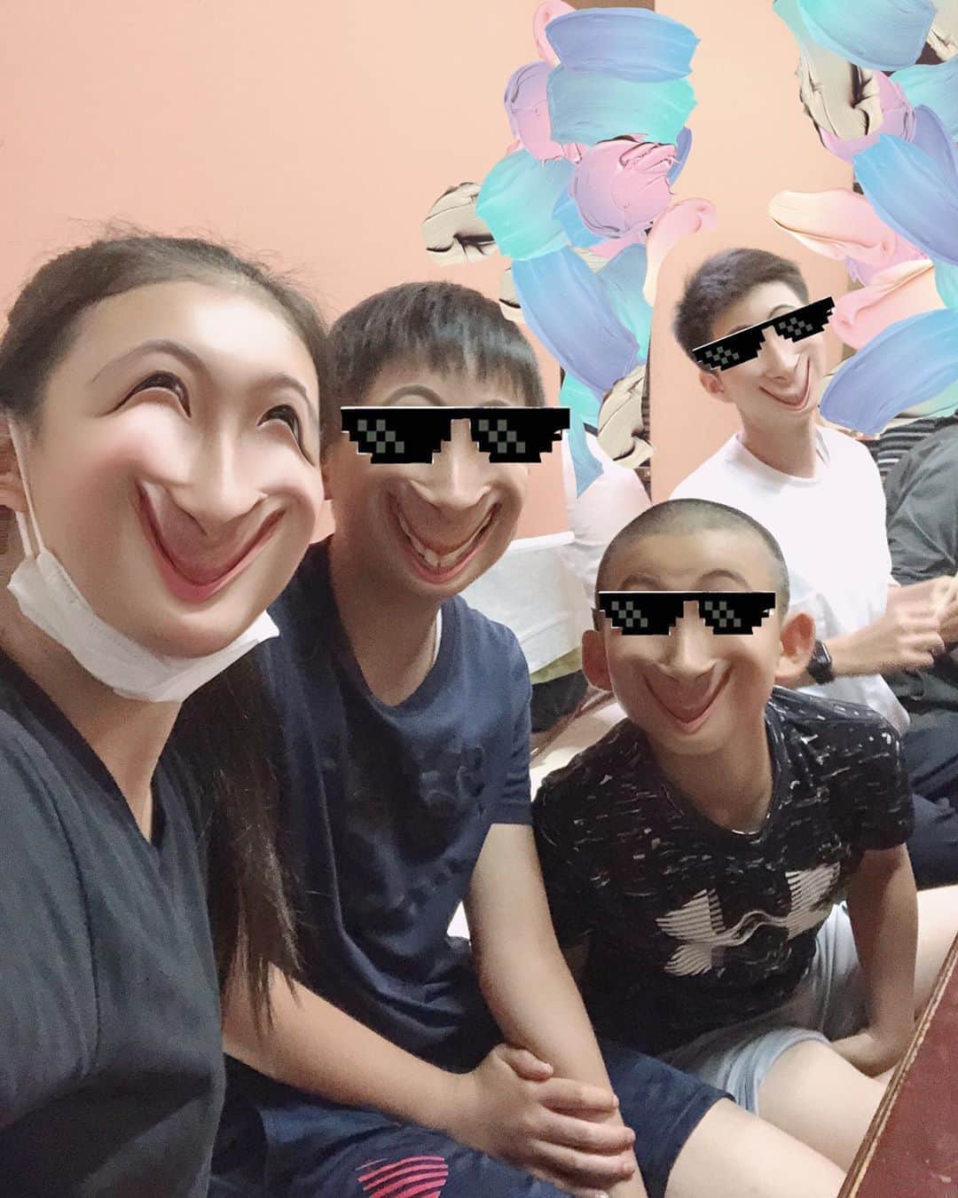 まつり（民謡ガールズ）のインスタグラム：「いとことご飯行ってきた😆 月見つくね、ハマった🖤💛 #月見つくね #いとこ #夜ご飯 #高1 #中2 #小6 #小4 #美味しかった ＃変顔」