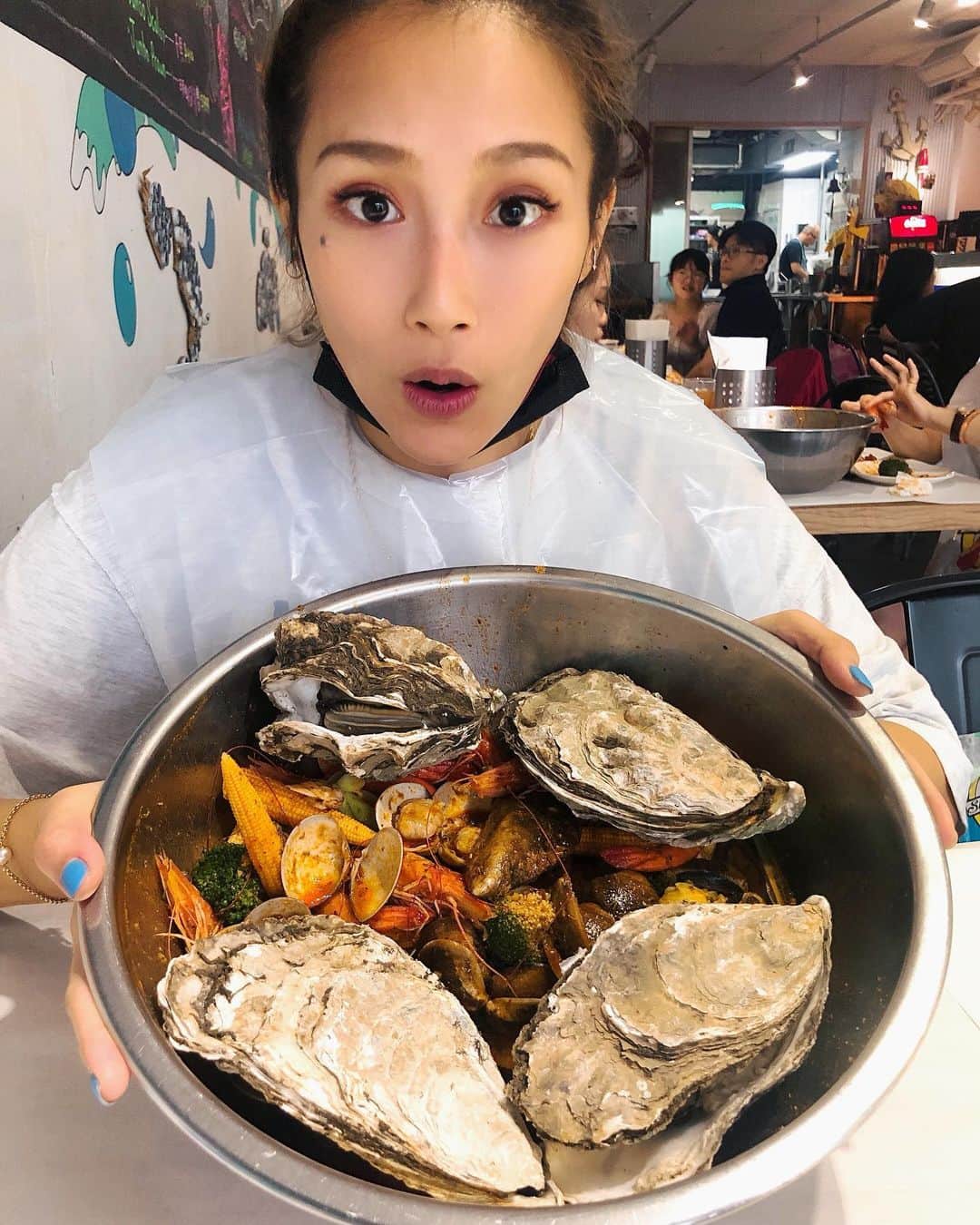 安柏兒のインスタグラム：「對於海鮮 😯  總是難以抗拒⋯⋯⋯☺️💓   @qqq_chiu 會不會拍啦」