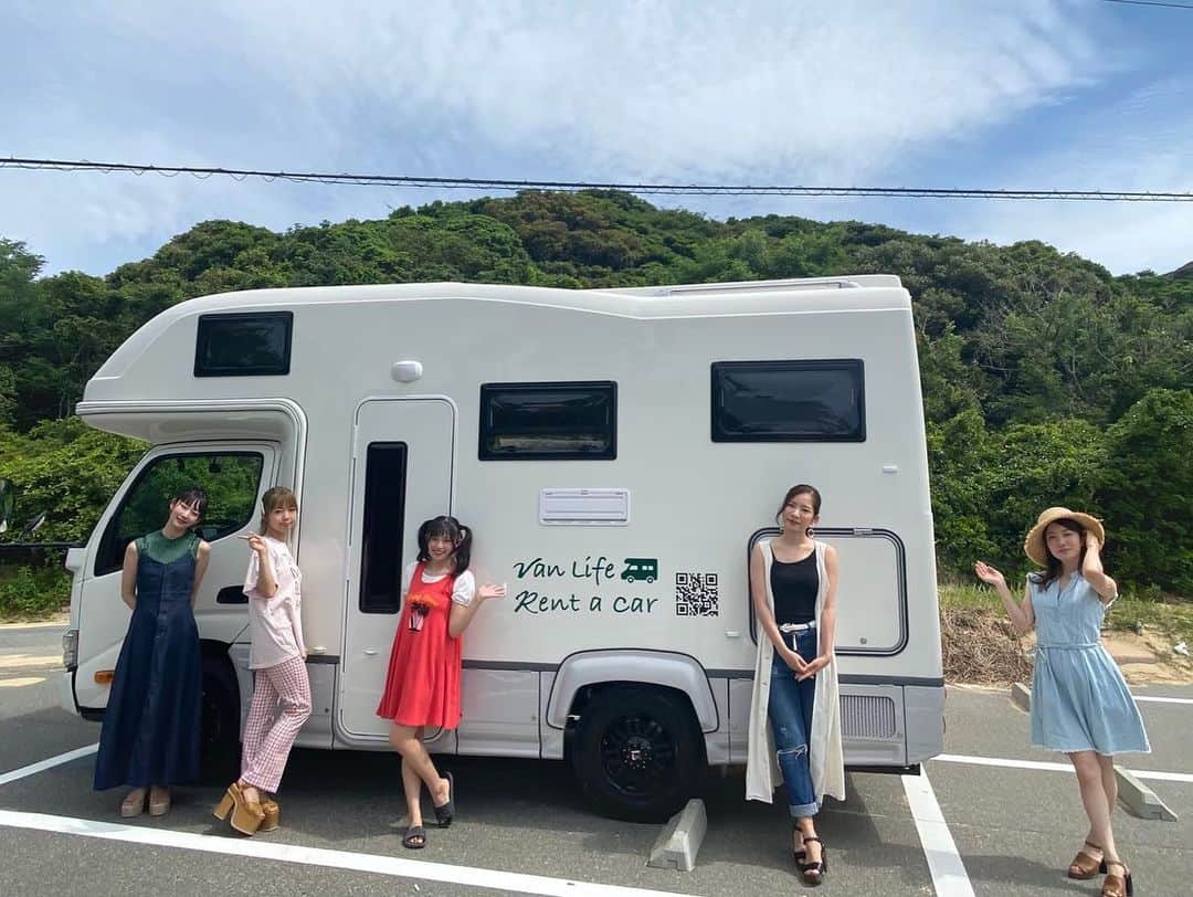 岸田麻佑のインスタグラム：「♡ 今年の夏は #レンタル #キャンピングカー で #海 #山 どこでも一緒^ ^ . . またBBQにも行きたいな〜♫」