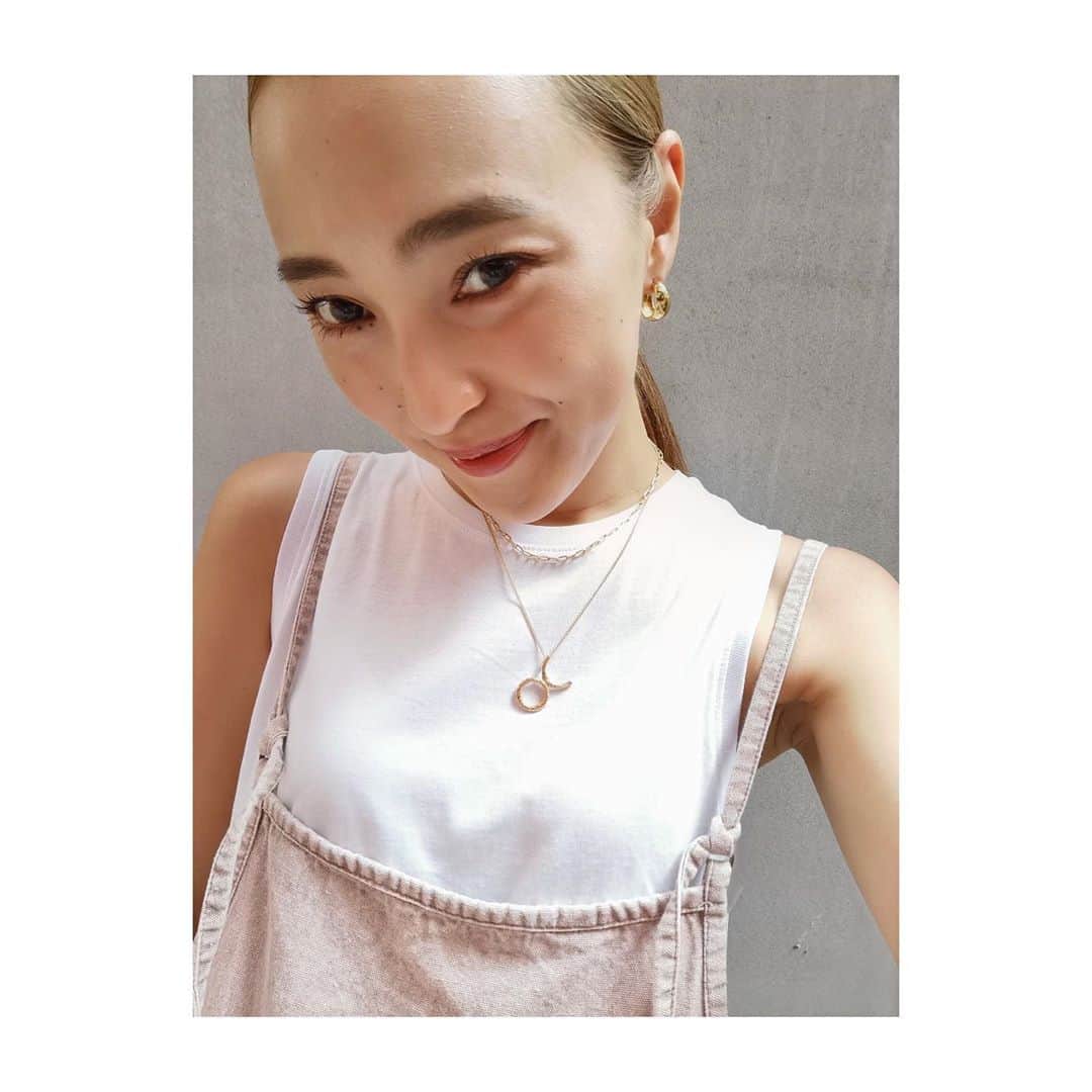 田代裕美恵のインスタグラム：「♉︎ . . お修理から帰ってきた お気に入りの牡牛座チャーム♉️ . ご飯に行って 歩いてる間に 無くしたのに Bestieちゃんが見つけてくれる 奇跡の子🥺💘 . 愛着倍増☺️❤️ . . ゴールドのチェーンに替えて ゴールドのネックレスと 重ね付け🧡 . . #taurus♉️ #bijoudem」