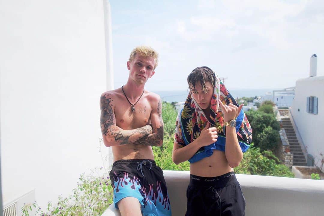 Bars and Melodyのインスタグラム：「Daily vlog number 2 up on the channel! Hope you guys enjoying the new content 💜 let us know what you think in the comments」