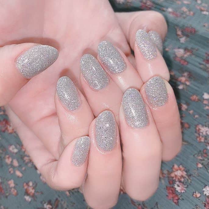 のインスタグラム：「シルバーラメギラギラ密集ネイル✨✨⠀ #nail #nails #nailart #ネイル #美甲 #ネイルアート  #japanesenailart #manucure #japanesenails #manicurist #gelnails #أظافر #네일아트 #미용 #vẽmóng #ngườiđẹp  #เพ้นท์เล็บ #искусствоногтя #artedeuñas #เพ้นท์เล็บเจล #ジェルネイルデザイン #ネイルデザイン #senikuku #nagelkunst #グリッターネイル #ラメネイル #glitternails #シルバーネイル #silvernails」