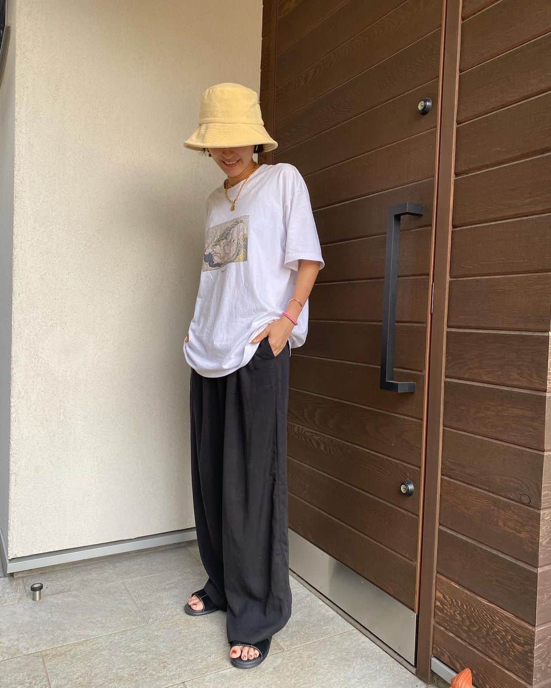 松本瞳のインスタグラム：「. ゆるだぼの日々🤘☺️ #2枚目眠そうだよね」