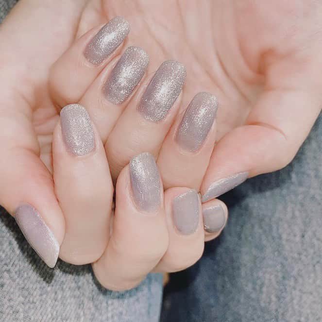 のインスタグラム：「ベースにシアーグレーを塗って、8/23発売のCat’sEye新色 6705スカイアイ✨⠀ #nail #nails #nailart #ネイル #美甲 #ネイルアート  #japanesenailart #manucure #japanesenails #manicurist #gelnails #أظافر #네일아트 #미용 #vẽmóng #ngườiđẹp  #เพ้นท์เล็บ #искусствоногтя #artedeuñas #เพ้นท์เล็บเจล #ジェルネイルデザイン #ネイルデザイン #senikuku #nagelkunst #マグネットネイル #magneticnails @kimagure_cat_whim」
