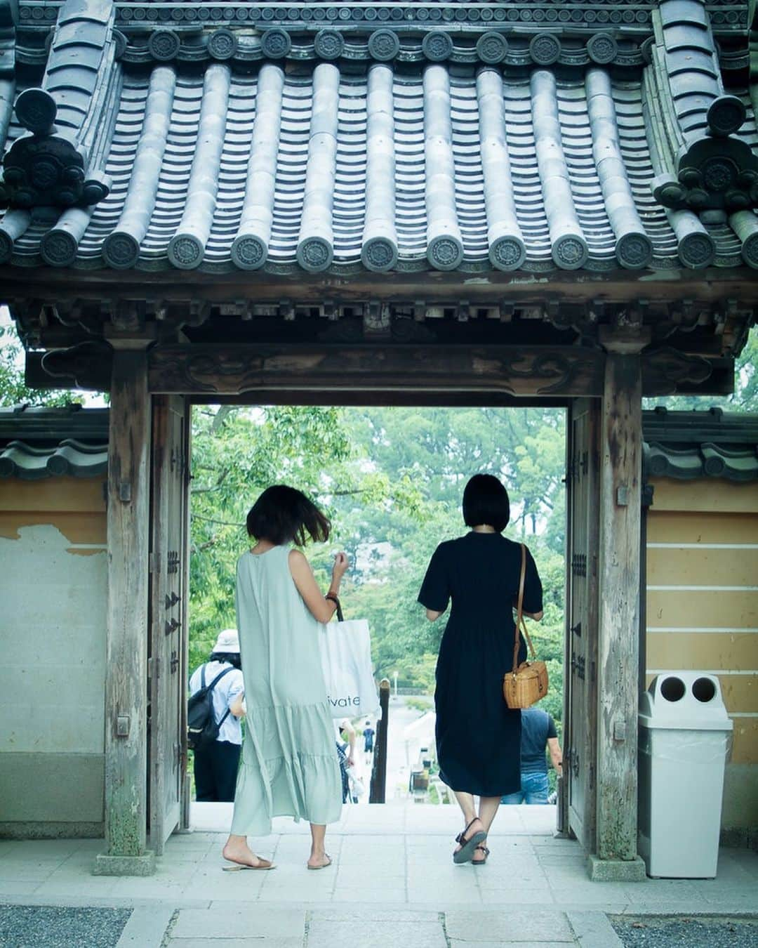 奥野由さんのインスタグラム写真 - (奥野由Instagram)「兄弟3人で金閣寺🏯  何気に初金閣寺〜 住んでると逆に行かないパターン  #金閣寺  #京都  #金閣寺🏯 #kinkakuji  #temple  #kyoto #3人兄弟  #わたしはちなみに  #真ん中」8月9日 22時32分 - __yuu___