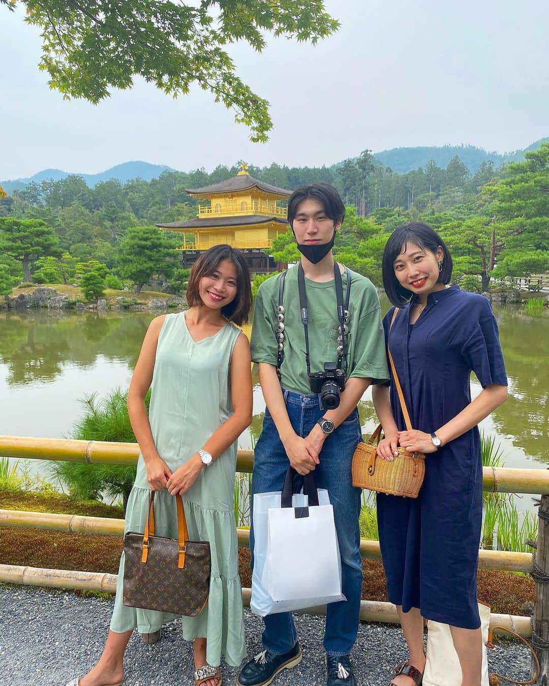 奥野由さんのインスタグラム写真 - (奥野由Instagram)「兄弟3人で金閣寺🏯  何気に初金閣寺〜 住んでると逆に行かないパターン  #金閣寺  #京都  #金閣寺🏯 #kinkakuji  #temple  #kyoto #3人兄弟  #わたしはちなみに  #真ん中」8月9日 22時32分 - __yuu___