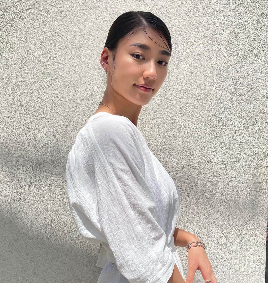 松本優のインスタグラム：「. . 本日は阪急うめだ本店にて、 8/5オープンの　@onanddo_official のブースにて生配信させていただきましたが皆さん見ていただけましたか？🌼❤️ . . 最近私も『ON&DO』のスキンケアラインを使わせていただいてるのですが、“温肌”に着目し健康的な肌を目指すこの時期特に注目アイテムです🙆🏾 . . ゆらぎ肌&乾燥肌の私には本当にぴったりなアイテムです！ぜひ手にとって体験してもらいたいです😉 . そして配信見ていただいた皆様たくさんのコメントありがとうございました🥰 . . 本日のヘアメイクは　@rucca_epica でしていただきました♪ . . #阪急うめだ本店#スキンケア#オススメ」